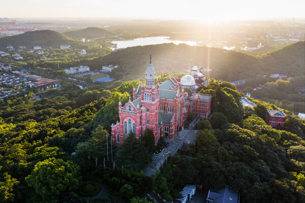 艾美酒店及度假村回归上海佘山，再献法式优雅度假体验