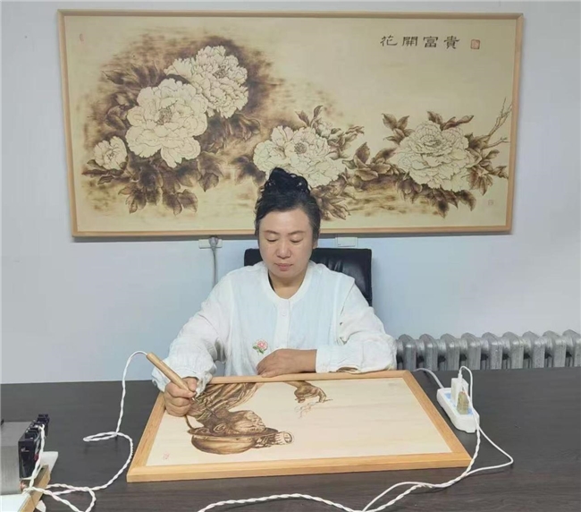 探秘烫画工艺，解锁文慧一项古老而独特的民间艺术——烫画密码